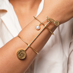 Coin Orbit Pearl Cuff
