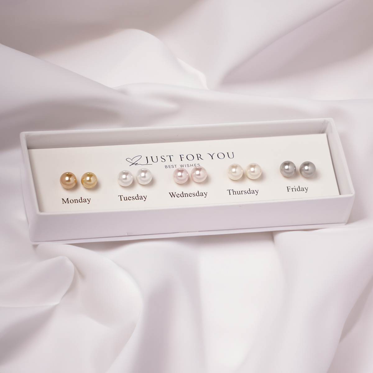 Pearl Stud Set